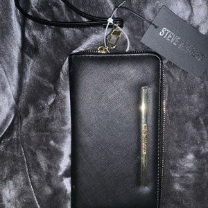NWT STEVE MADDEN WRISTLET